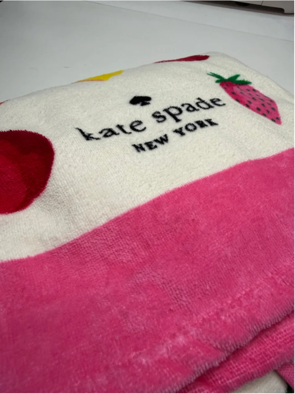 Kate Spade Beach Towel One Size White Pink Fruit Print Cotton